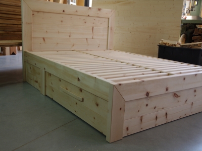 LETTO IN CIRMOLO CON CASSETTONI